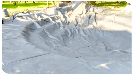 a�dy przed u�o�eniem pokazuj� elastyczno�� Folii Izokpol Vitalis o grub. 1,4mm 